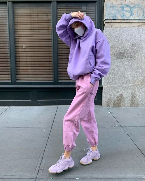 This Is the Prettiest Color Combination Trend of 2020 | Who What Wear Looks Pinterest, Cool Winter, Pastel Outfit, Pastel Fashion, Purple Outfits, Elsa Hosk, Looks Chic, Purple Fashion, Mode Vintage