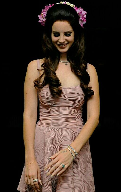 Lana Del Rey backstage during the Born To Die tour (2012) in Sydney, Australia #LDR Lana Rey, Lizzy Grant, Elizabeth Grant, Lana Del Ray, Sydney Australia, Lana Del Rey, Music Artists, Beautiful People, One Shoulder Formal Dress