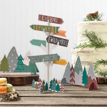 Adventure Birthday Party, Mountains And Trees, Adventure Party, Adventure Baby Shower, Birthday Table Decorations, Table Centerpiece Decorations, Table Decorating, Arrow Sign, Diy Balloon Decorations