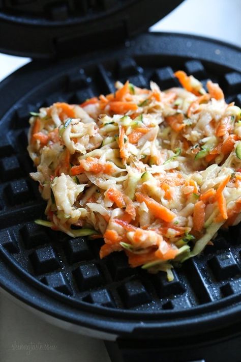 These veggie-packed latkes, are not your traditional latkes, they’re made with shredded potatoes, carrots, zucchini and bell pepper, and they are cooked in a waffle iron so there’s no need to fry! Top them with sour cream, lox and capers or with apple sauce on the side. Veggie Latkes, Waffle Savory, Savoury Waffles, Mini Waffles, Waffle Shop, Baby Food Maker, Vegetable Pancakes, Waffle Iron Recipes, Vegetable Pie