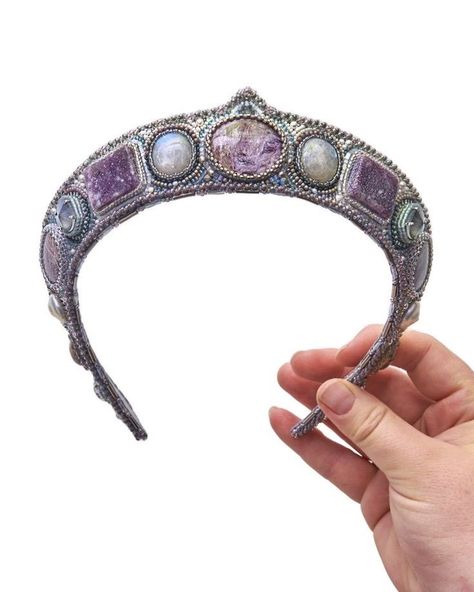 Book Daenerys, Tiara Aesthetic, Mermaid Tiara, Pretty Crafts, Targaryen Art, Disney Princess Art, Classy Jewelry, Fancy Jewelry, Historical Dresses