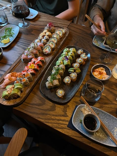 Dreamlife Aesthetic, Yummy Aesthetic, Sushi Aesthetic, Sommer Mad, Sushi Plates, Healthy Food Motivation, Best Food Ever, Food Is Fuel, Food Obsession