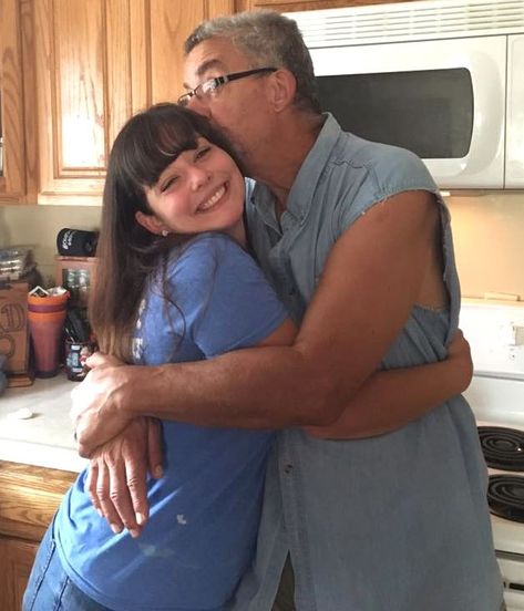 Daughter Pens Heartwarming Tribute to Her Single Dad: ‘Thank You for Never Being Too Embarrassed to Do the Girl Stuff’ Dad And Daughters, Fathers And Daughters, Kids Tumblr, Parents Meeting, Parenting Mistakes, Single Parents, Single Dad, On Date, Girl Dad