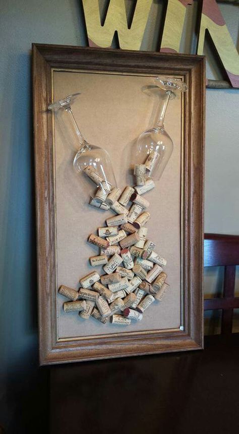 Koti Diy, Wine Cork Diy Crafts, Cork Crafts Diy, Wine Cork Diy, Decoration Vitrine, Wine Cork Art, Cork Diy, Cork Art, Wine Cork Crafts