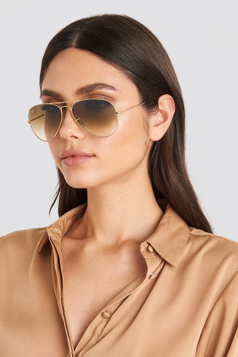 RAY BAN AVIATOR LARGE METAL - GOLD. #rayban Gold Sunglasses Women, Classy Acrylic, Ray Ban Models, Gradient Brown, Sunglasses Women Aviators, Ray Ban Outlet, Ray Ban Aviator, Aviator Glasses, Glasses Women