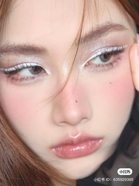 Korean White Makeup, Asian Makeup On White Girl, White Eyeliner Asian, Soft Angelic Makeup, White Douyin Makeup, White Lashes Make Up, White Douyin Nails, Etheral Make Up, Makeup No Eyeliner