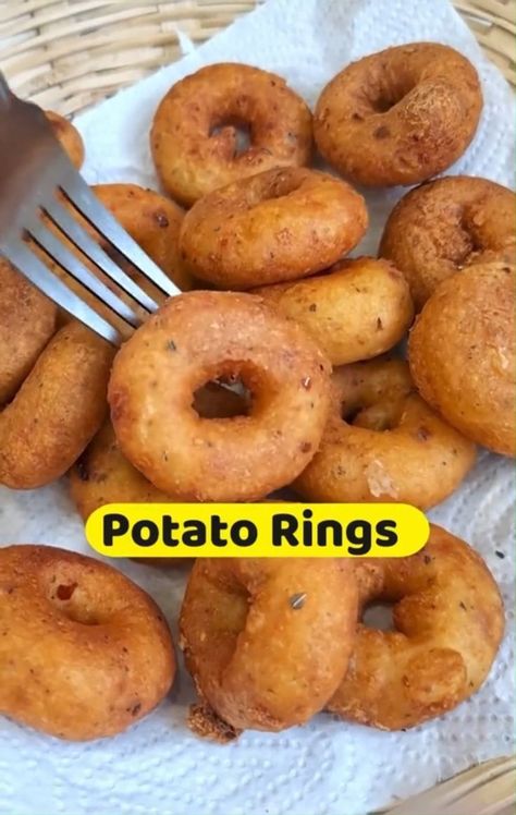 Potato Rings, Snack Potato, Chips Potato, Garlic Chips, Iftar Recipes, Vegetarian Fast Food, Tastemade Recipes, Chaat Recipe, Sweet Dishes Recipes