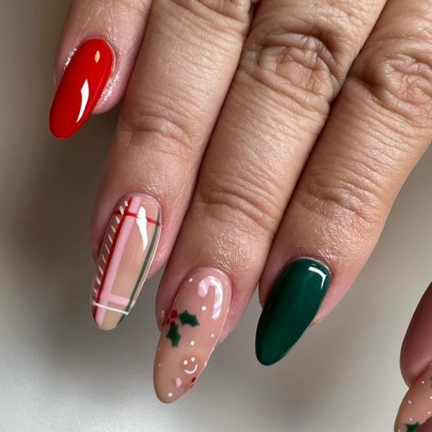 Nails Drawing, Show Yourself, Latest Nail Trends, Xmas Nails, Holiday Style, Christmas Nail, Christmas Nail Art, Nail Games, Holiday Nails