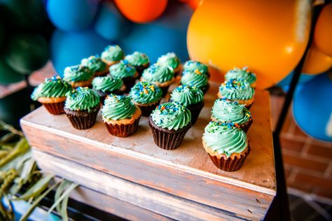 Trash Truck Birthday Cupcakes, Garbage Truck Cupcakes, Trash Truck Cupcakes, Trash Truck Cookies, Trash Truck Birthday Party, Trash Truck Party, Truck Cupcakes, Trash Truck, Truck Birthday Party