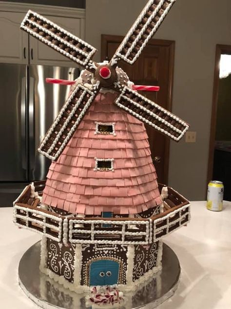 Gingerbread Windmill, Western Gingerbread House, Windmill Gingerbread House, Ferris Wheel Gingerbread, Ski Resort Gingerbread House, Gingerbread House Extreme, Windmill House, Homemade Gingerbread House, Studying Food