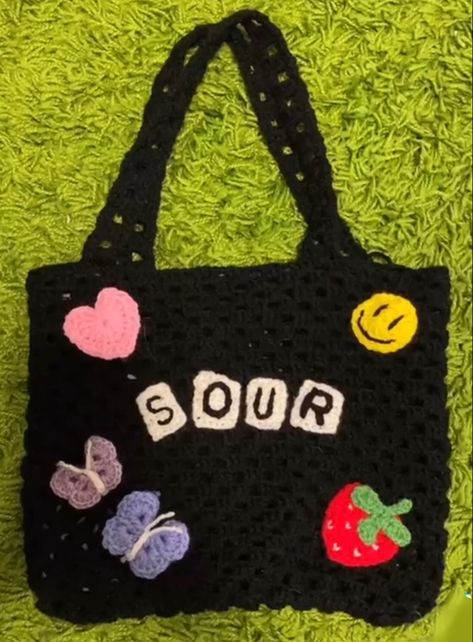 black crochet tote bag with heart, butterfly, & smiley face accents Crochet Potli Bag, Easy Crochet Animals, Potli Bag, Crochet Knit Stitches, Crochet Business, Crochet Design Pattern, Crochet Clothing And Accessories, Kawaii Crochet, Potli Bags