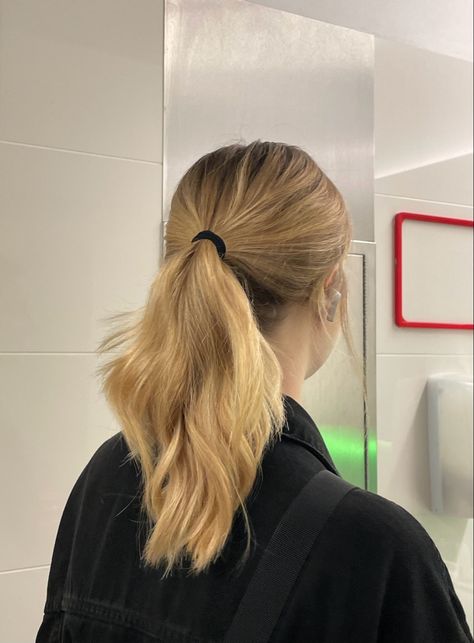 Ponytail Short Hair, Short Ponytail, Blonde Ponytail, Long Hair Ponytail, Messy Ponytail, Haircuts For Wavy Hair, Short Wavy Hair, Short Wavy, Dirty Blonde