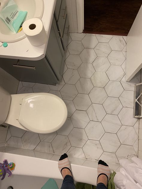 Hexagon Linoleum Flooring, Grouted Vinyl Tile, Bathroom Floor Stick On Tile, Diy Bathroom Floor Peel And Stick, Bathroom Peel And Stick Tile Floor, Bathroom Linoleum Flooring, Bathroom Vinyl Flooring Ideas, Peel And Stick Floor Tile Bathroom, Bathroom Flooring Ideas Vinyl