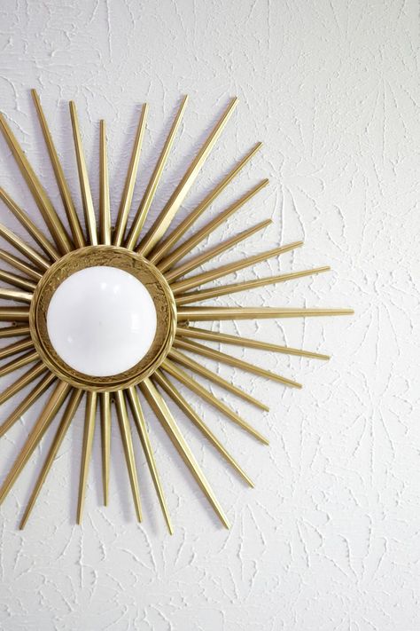 Need to do this! Sunburst ceiling medallion DIY (click through for tutorial) Ceiling Medallions Diy, Pretty Chandeliers, Installing Light Fixture, Diy Suspension, Decor Shelves, Elsie Larson, Mirror Ceiling, Diy Light Fixtures, Diy Budget