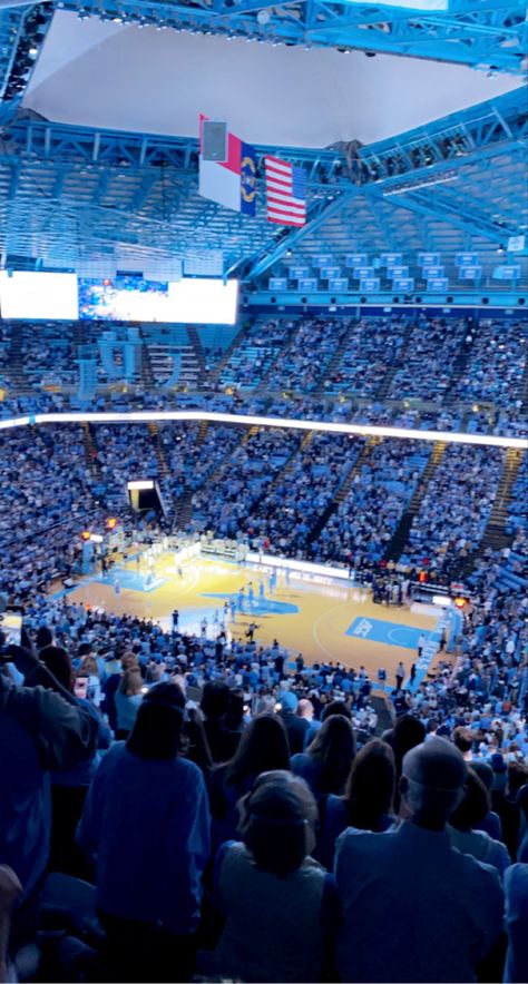 Unc College, Ucla Campus, North Carolina Chapel Hill, College Gameday Outfits, Tarheels Basketball, Schools In America, Unc Chapel Hill, Unc Basketball, College Game Days