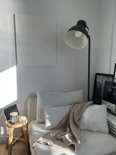 Inspiration for a comfy corner of any room! Ikea Sodderhamn couch/chair, Ikea Hektar floor lamp in dark grey, Ikea Acacia stool #ikea #ikeafurniture #bedroom #readingnook #frames #blackandwhitephotos Hektar Floor Lamp, Reading Corner Aesthetic, Ikea Hektar, Stool Ikea, Corner Aesthetic, Bedroom Reading Corner, Comfy Corner, Couch Bedroom, Corner Couch