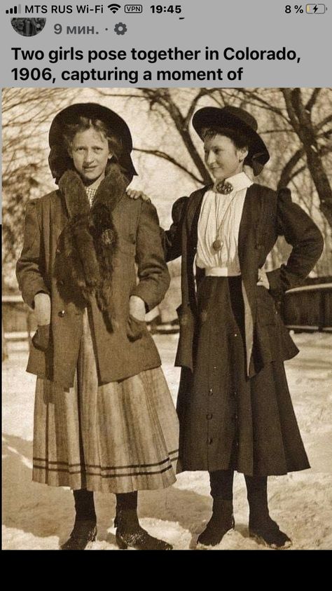 Fashion Psychology, 1890s Fashion, Old Photography, Two Sisters, Historical Pictures, Edwardian Fashion, Vintage Portraits, Old Photographs, Working Class