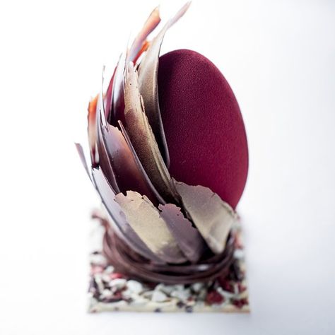 Luxury Easter Eggs, Confectionary Art, Bulgari Hotel, Luxury Easter, Chocolate Showpiece, Chocolate Sculpture, Chocolate Sculptures, Chocolate Art, Easter Eggs Chocolate