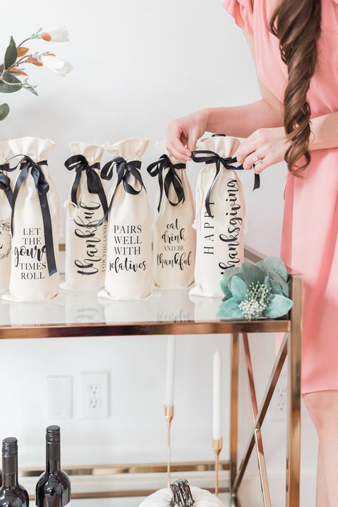 Easy diy wine bottle bag tutorial for fall by blogger Stephanie Ziajka on Diary of a Debutante Wine Bags Ideas Diy Gifts, Wine Bags Ideas, Cricut Iron On Ideas, Fall Cricut Projects, Wine Bag Diy, Friendsgiving Gifts, Tumbler Business, Wine Gifts Diy, Fall Cricut