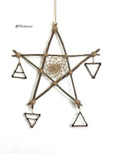 Pagan Dream Catcher, Pentacle Crafts, Halloween Hanging Decor, Pentacle Dreamcatcher, Witch Crafts Diy, Witchy Crafts To Sell, Wooden Art Ideas, Branch Crafts, Magick Crafts