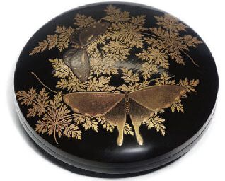 A Japanese Lacquer kogo Japanese Inro, Taisho Period, Two Butterflies, Japanese Lacquer, Japanese Lacquerware, Japanese Screen, Asian Decor, Red Lacquer, Art Japonais