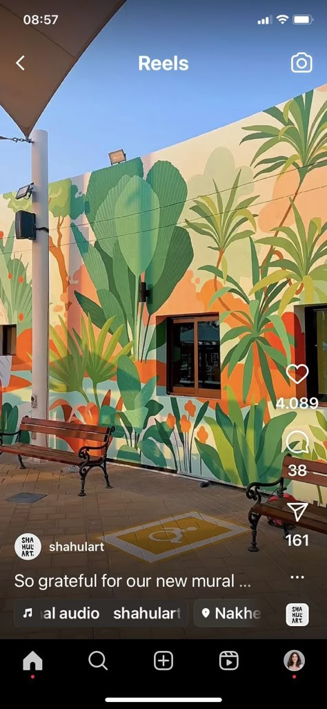 Terrace Mural Ideas, Diy Jungle Mural, Patio Murals Backyards, Terrace Painting Ideas, Summer Mural Ideas, Backyard Mural Ideas Wall, Terrace Wall Painting Ideas, Outdoor Murals Backyards, Agave Mural