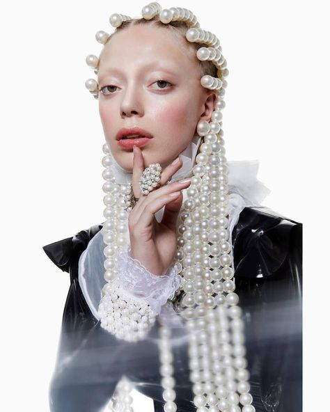 AfroStyleMagz on Instagram: “D R I P P I N '  P E A R L S  From NEW ZEALAND, creation by Danny Pato...AmaXing!! @dannypatohair #fashion #fashionista #artist…” Hair Pearls, Hair Editorial, Hair Photoshoot, Runway Hair, Editorial Hair, Hair Magazine, Auckland New Zealand, Creative Hairstyles, Hair Reference