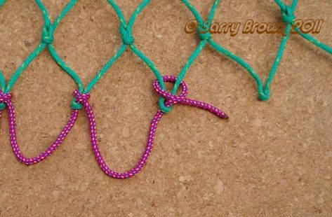 The Knotty Bear.: A Stacked, Interlaced Mesh Bend & Variation. Rope Making, Net Making, Survival Knots, Knots Guide, Paracord Diy, Knot Tying, Paracord Knots, Knots Diy, Rope Knots