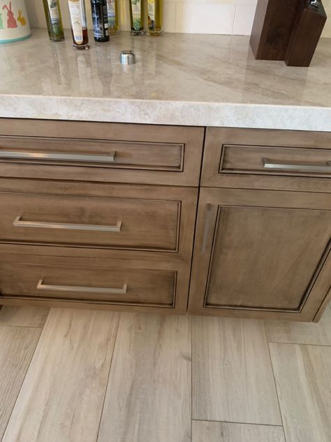 Alder Kitchen Cabinets, Stained Kitchen Cabinets, White Oak Kitchen, Maple Kitchen Cabinets, Brown Kitchen Cabinets, Lake House Kitchen, Ideas For Bathroom, Staining Cabinets, Oak Kitchen Cabinets