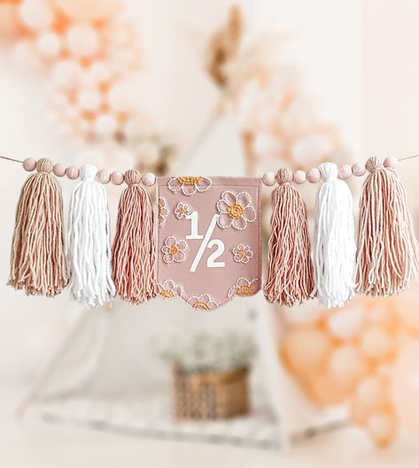 Highchair daisy banner for half birthday girl Personalized highchair banner birthday Baby high chair Daisy high chair garland Daisy High Chair Banner, Tassel Bunting, High Chair Garland, Daisy Garland, One Highchair Banner, Half Birthday Party, Yarn Tassel, Highchair Banner, Banner Birthday