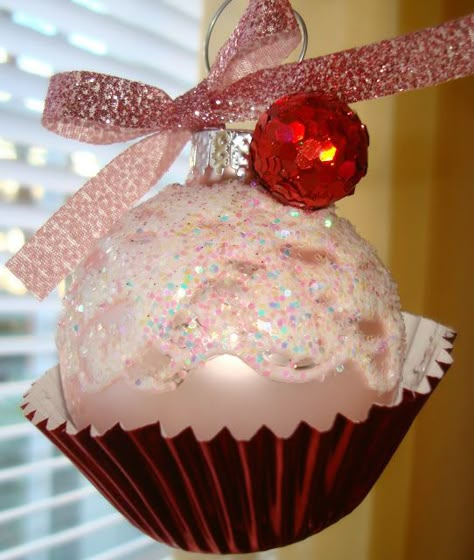 Cupcake Christmas Ornament DIY use fun decorative cupcake liners could use small ornaments and let the kids put them together. Use puff paint/glitter paint to draw designs or write names on them. Could even use as name tags. at the holiday table. Color coordinate w table setting. Nice take home treat Cupcake Ornament, Diy Cupcake, Diy Cupcakes, Festival Diy, Christmas Cupcakes, Diy Ornaments, Ornament Ideas, Christmas Deco, Homemade Christmas