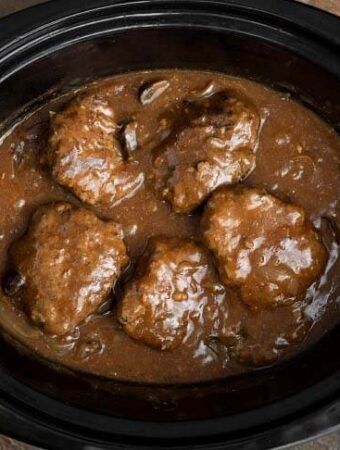 Slow Cooker Salisbury Steak is a delicious and easy to make recipe. Flavorful beef patties with tasty seasonings, cooked in a yummy brown gravy. Crock Pot Salisbury Steaks are a family favorite recipe. simplyhappyfoodie.com #salisburysteak #slowcookerbeef #crockpotbeef #slowcookerdinner Chicken Nachos Crockpot, Instant Pot Chicken Taco Soup, Salisbury Steak Crockpot, Steak With Gravy, Ground Beef Crockpot Recipes, Simply Happy Foodie, Salisbury Steaks, Slow Cooker Salisbury Steak, Crockpot Steak