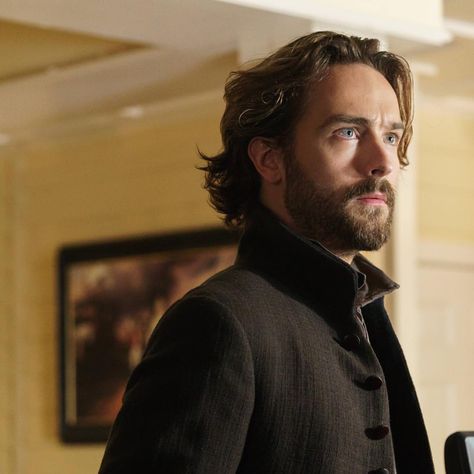 Ichabod Crane requests the honour of your presence Thursday, October 1 at 9/8c when #SleepyHollow returns with Season 3. Ichabod Crane Tom Mison, Tom Mison Sleepy Hollow, Sleepy Hollow Tv Series, Sleepy Hallow, Ichabod Crane, John Noble, Tom Mison, Monster Hunter Series, Headless Horseman