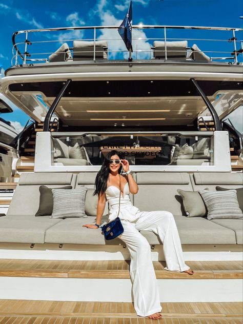 Boat show fashion Miami all white outfit style, white wide pants and white sleeveless bodysuit Miami Boat Show Outfit, Boat Show Outfits Women, Winter Boating Outfit, Sweetheart Bodysuit, Miami Boat, Miami Outfit, Show Outfits, Boat Club, Miami Outfits