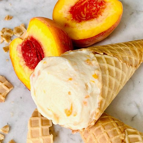 Homemade Peach Ice Cream | Quiche My Grits Peach Ice Cream Recipe, Homemade Peach Ice Cream, Easy Ice Cream Recipe, Peach Ice Cream, Ice Cream Maker Recipes, Easy Ice Cream, Homemade Ice Cream Recipes, Fresh Peaches, Canned Peaches