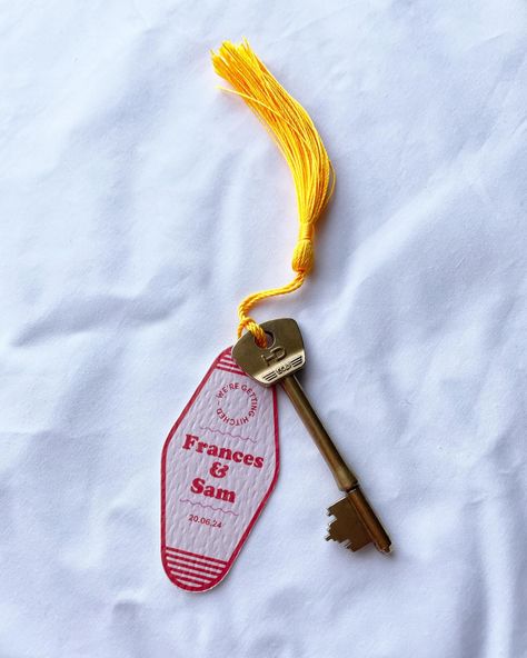 Motel Keychain Wedding, Vegas Save The Date, Motel Wedding, Kitsch Wedding, Vintage Motel, Modern Wedding Stationery, Motel Keychain, Wedding Styling, The 70s