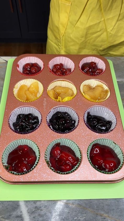 Muffin Tin Pies Desserts, Muffin Tin Desserts Easy, Mini Apple Pies In Muffin Tin, Mini Pies In Muffin Tin, Mini Dessert Easy, Pie Filling Desserts, Mini Pie Recipes, Canned Strawberries, 3 Ingredient Desserts