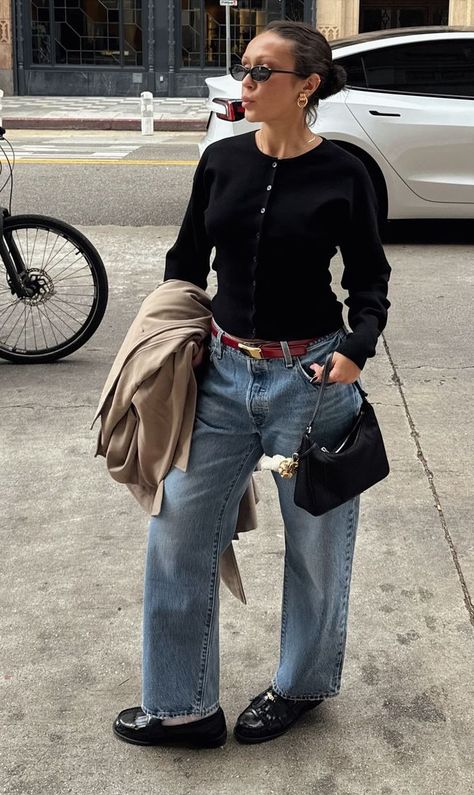 La Womens Fashion, V Neck Layering, Tv Producer Outfit, Streetwear Fashion 2025 Women, Grey Pantalon Outfit, Black Cargo Jeans Outfit, Japandi Fashion, Winter Blazer Outfits, Baggy Trousers Outfit