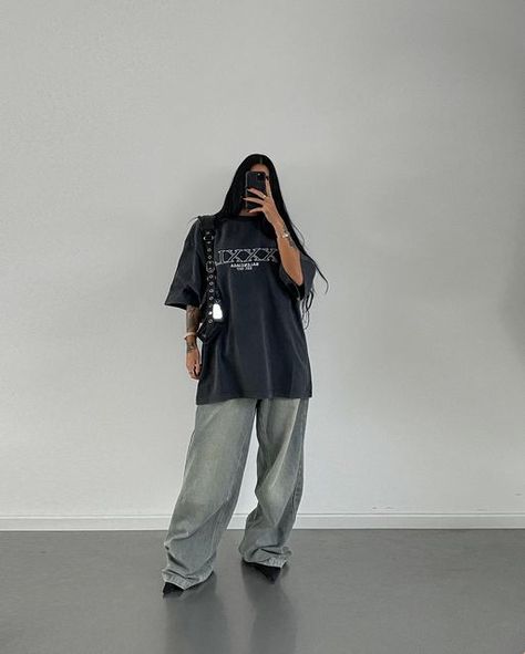 Kim Duong |Germany-Stuttgart 🪐 on Instagram: "Heels or sneaker" Fashion Collection Inspiration, Tomboy Style Outfits, Looks Street Style, Causual Outfits, Tomboy Fashion, Looks Style, Lookbook Outfits, Streetwear Outfit, Street Style Outfit