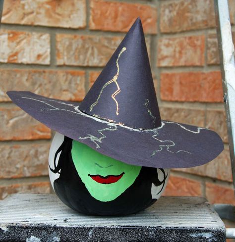 Painted Witch Pumpkin, Pumpkin Witch Face, Witch Pumpkins, Halloween Pumpkin Crafts, Creative Pumpkin Painting, Witch Painting, Pumpkin Decorating Contest, Pumpkin Contest, Halloween Pumpkin Designs