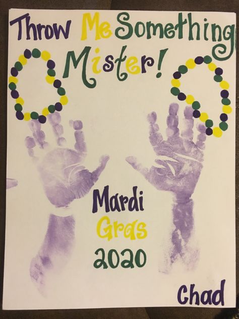 Throw me something Mister handprint craft Mardi Gras Bulletin Board Ideas, Mardi Gras Classroom, Throw Me Something Mister, Mardi Gras Activities, Mardi Gras Kid, Mardi Grad, Madi Gras, Mardi Gras Centerpieces, Mardi Gras Crafts