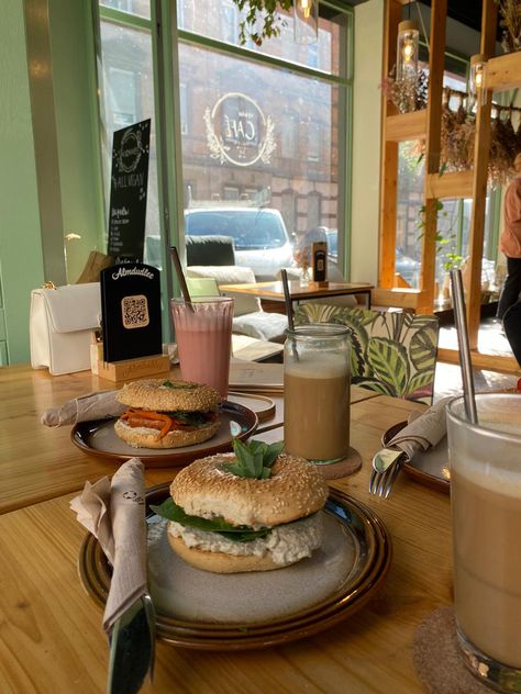 Bagel Shop Aesthetic, Cafe Coffee Aesthetic, Bagel Cafe, Café Aesthetic, Coffee And Bagel, Bagel Bites, Bagel Shop, Coffee Aesthetic, Cafe Coffee