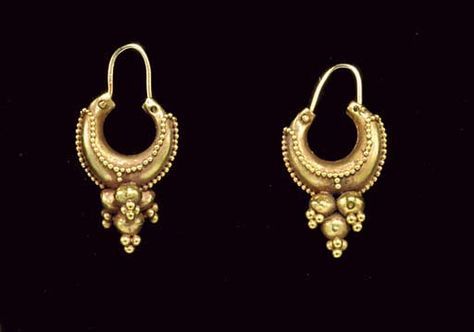 A PAIR OF ROMAN OR PARTHIAN GOLD EARRINGS  CIRCA 2ND CENTURY A.D.  Each boat-shaped, tapering at the ends to wires that form the closure, ornamented with rows of granules outlining the hoop, with a rigid pendant below composed of a cluster of four hollow spheres, each terminating in a pyramid of granules Ancient Roman Jewelry, To My Grandson, Chanel Ring, Ancient Jewels, Roman Jewelry, Ancient Jewellery, Adjustable Bangle Bracelet, Historical Jewellery, Precious Jewels