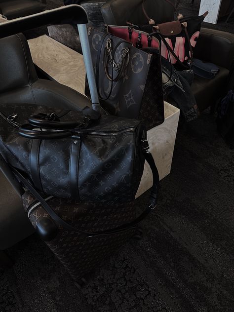 Black Duffle Bag Aesthetic, Louis Vuitton Gym Bag, Duffel Bag Aesthetic, Louis Vuitton Holdall, Lv Duffle Bag, Louis Vuitton Duffel Bag, Aesthetic Louis Vuitton, First Class Travel, Black Femininity Aesthetic