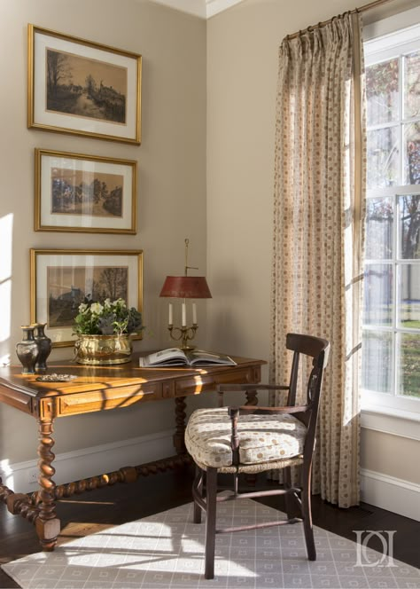 Deborah Leamann Interior | Seventy Acres Classic Southern Interior Design, Classic Casual Interior Design, English Bedroom Classic, Kitchen Ideas Halloween, Classic Traditional Home Decor, Old English Living Room, Traditional Office Design, Traditional Home Interiors, English Interior Design