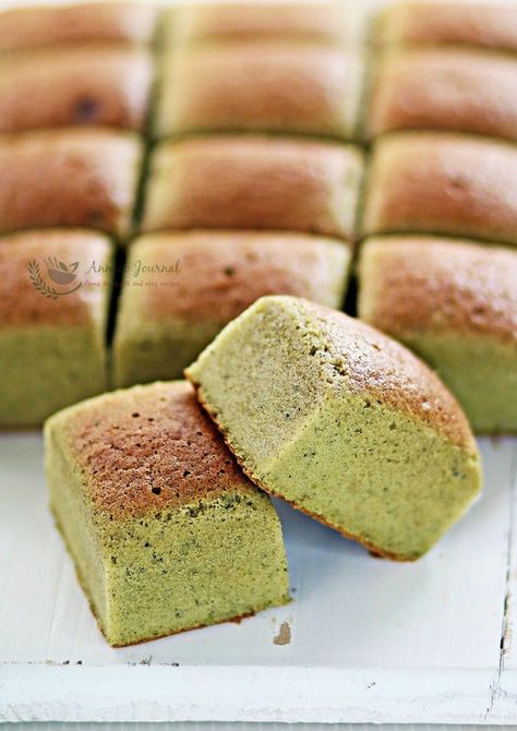 Matcha Sponge Cake, Matcha Sponge Cake Recipe, Matcha Dessert Recipes, Matcha Baking, Ogura Cake, Snacking Cake, Bolu Cake, Resipi Kek, Asian Cake