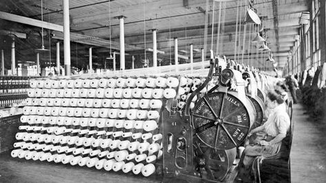 Industrial Revolution - The first Industrial Revolution | Britannica Industrial Revolution Fashion, Women Working, Textile Factory, Modern History, Industrial Revolution, Us History, African American History, Montpellier, Image Hd