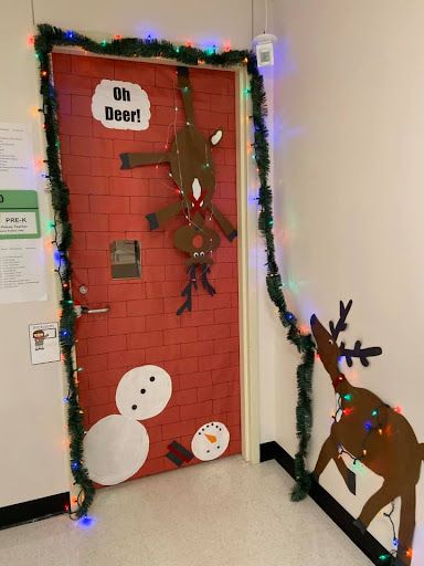 Oh Deer Door Decoration, Deer Door Decorations For School, Oh Deer Christmas Door, Preschool Christmas Door, Cubicle Halloween Decorations, Winter Door Decorations Classroom, Christmas Door Decorating, Christmas Hallway, Door Decorations Classroom Christmas