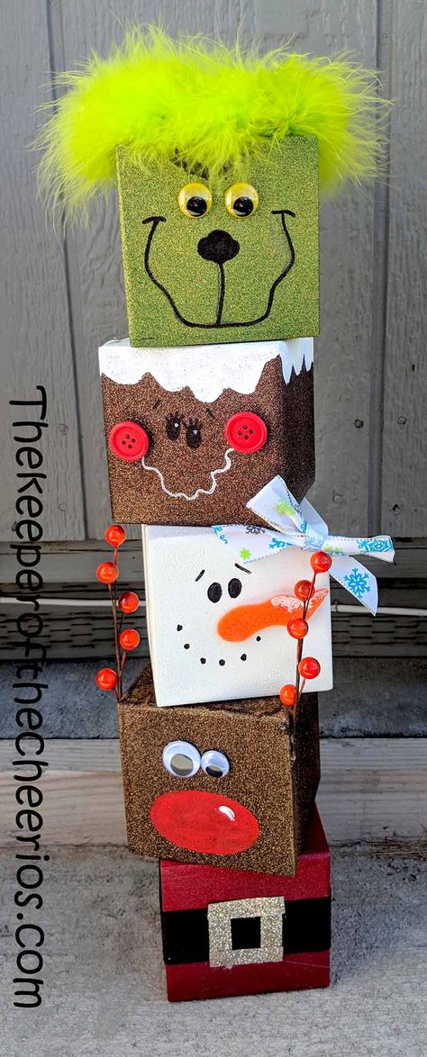 Navidad-madera-block-craft-1 Christmas Wood Block Crafts, 2x4 Crafts, Diy Christmas Decorations For Home, Christmas Blocks, Wooden Christmas Crafts, Wood Block Crafts, Craft Christmas, Block Craft, Christmas Wood Crafts