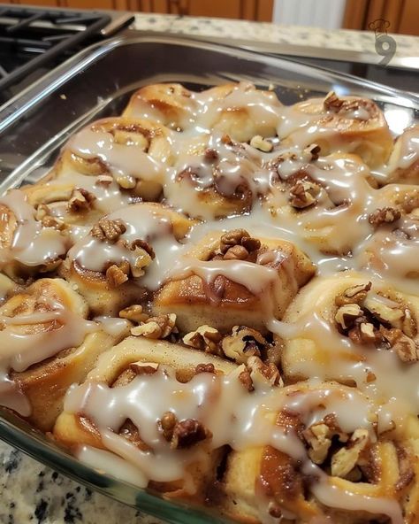 Mouthwatering Recipes | Cinnamon Apple Walnut Bake😋🤤 | Facebook Apple Cobbler Cinnamon Roll, Cinnamon Roll Apple Pie Filling, Cinnamon Roll Apple Pie, Baked Cinnamon Apples, Cinnamon Roll Icing, Dessert Hacks, Apple Walnut, Easy Family Recipes, Apple Cobbler